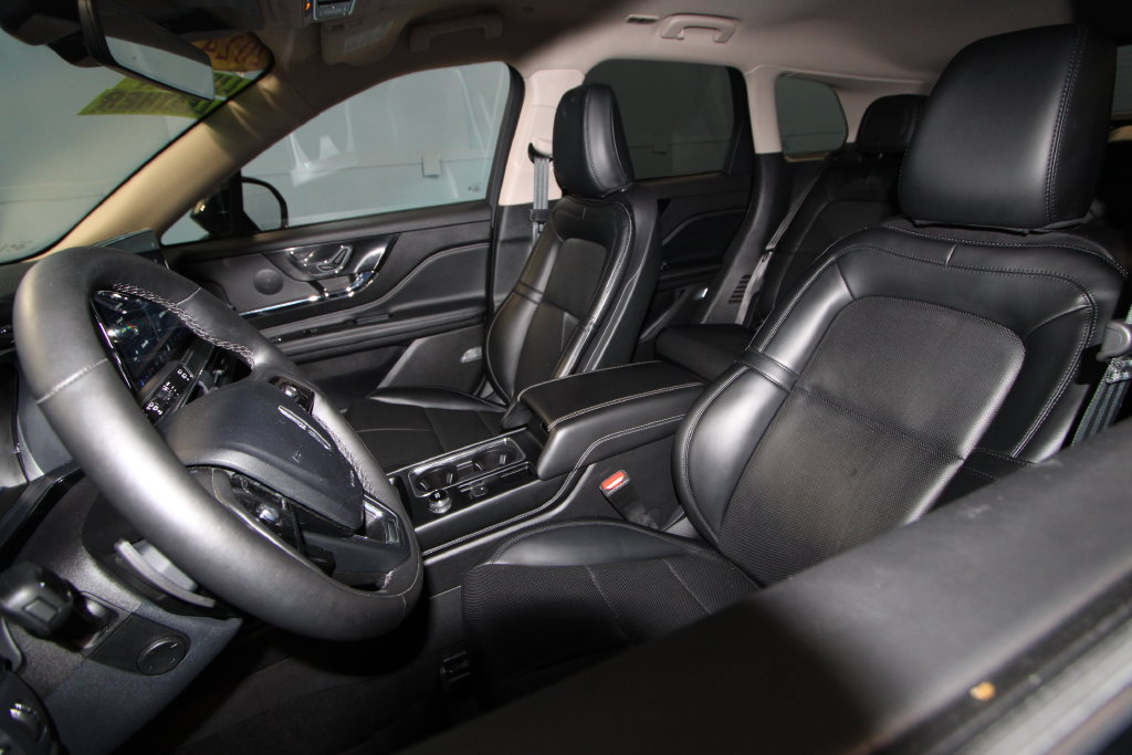Used 2024 Lincoln Corsair AWD w/ Equipment Group 101A image 4