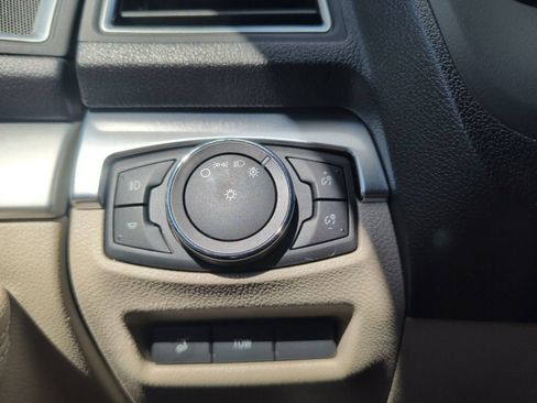 Used 2018 Ford Explorer Limited w/ Equipment Group 301A FWD image 31