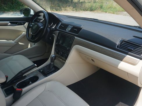 Used 2016 Volkswagen Passat 1.8T SE image 13
