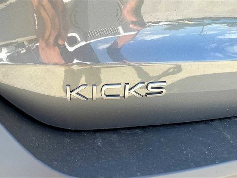 New 2025 Nissan Kicks SR image 8