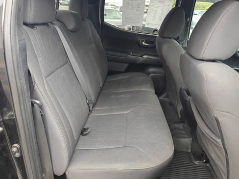Used 2019 Toyota Tacoma TRD Sport AWD/4WD image 16