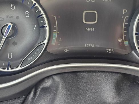 Used 2023 Chrysler Pacifica Touring-L FWD image 36