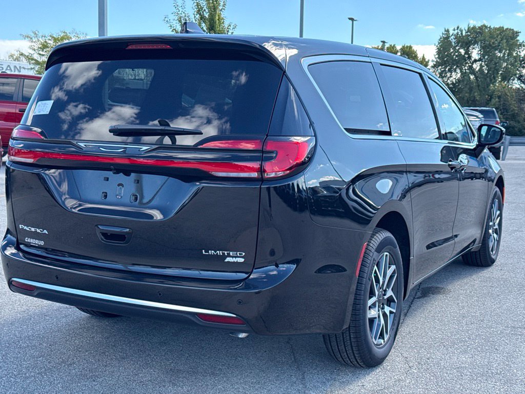 New 2027 Chrysler Pacifica Limited w/ Family Tech Group AWD/4WD image 22