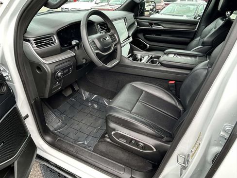 Used 2024 Jeep Wagoneer Series II w/ Flexible Seating Group RWD image 11