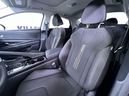 Used 2025 Hyundai Elantra SEL image 13