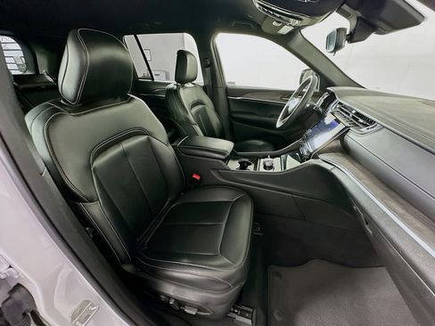 Used 2024 Jeep Grand Cherokee Limited w/ Black Appearance Package image 30