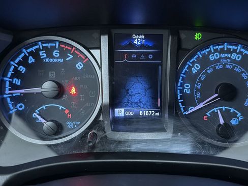 Used 2022 Toyota Tacoma TRD Sport w/ Technology Package image 25