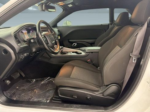 Used 2021 Dodge Challenger SXT image 5