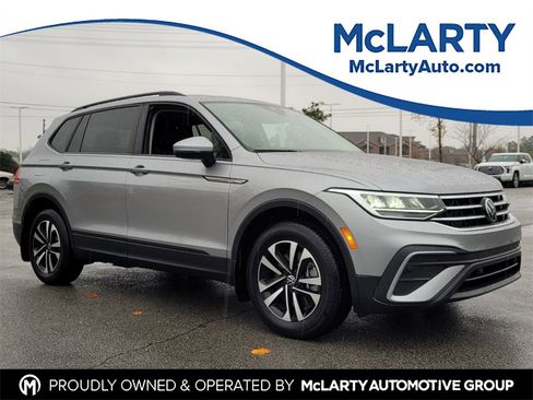 Used 2024 Volkswagen Tiguan S image 1