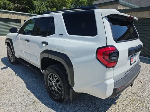 Certified 2025 Toyota 4Runner SR5 AWD/4WD image 4