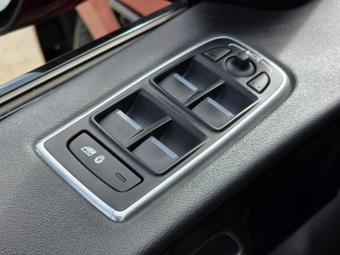 Used 2019 Jaguar F-PACE S image 28