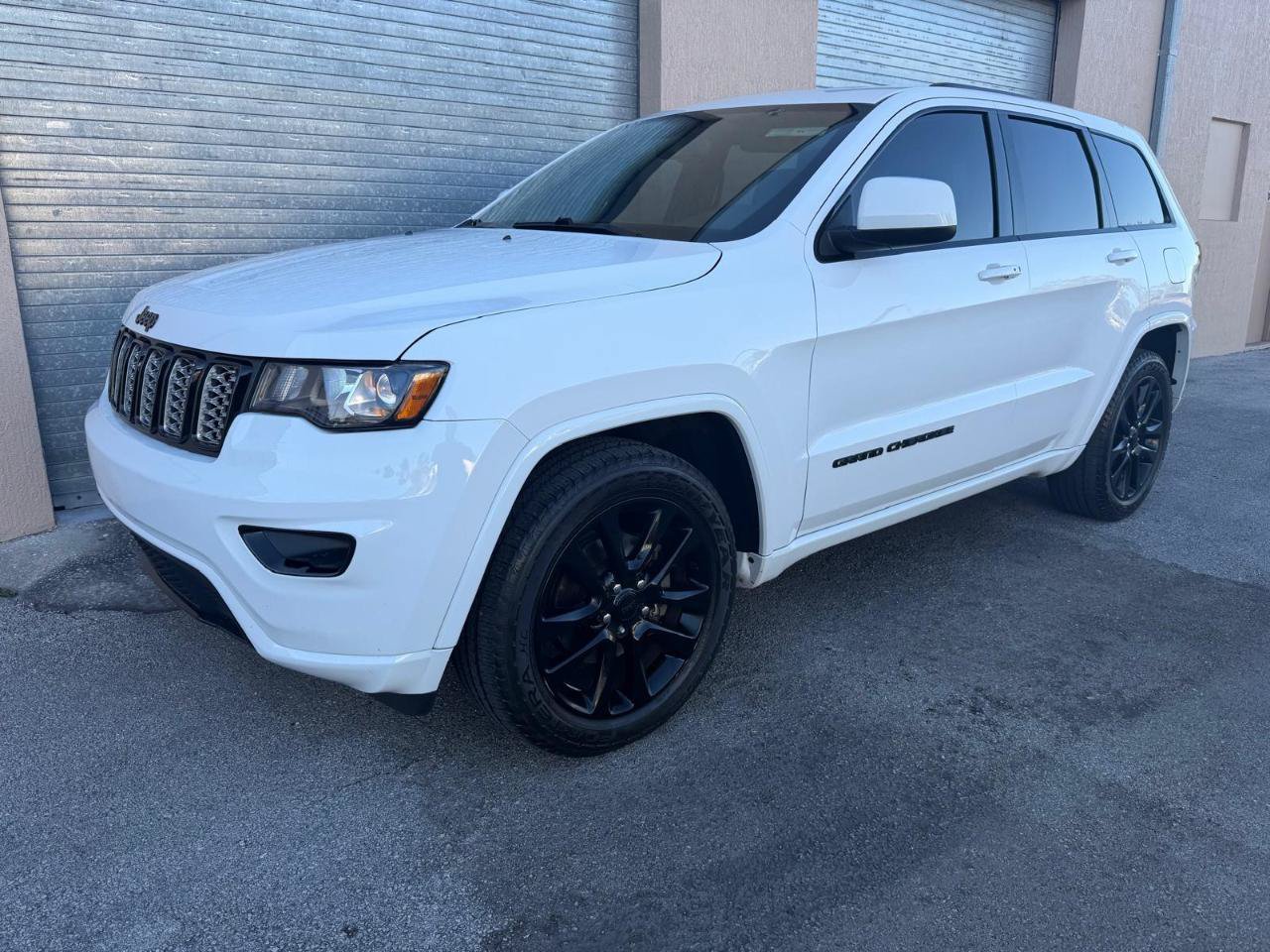Used 2019 Jeep Grand Cherokee Laredo RWD image 6
