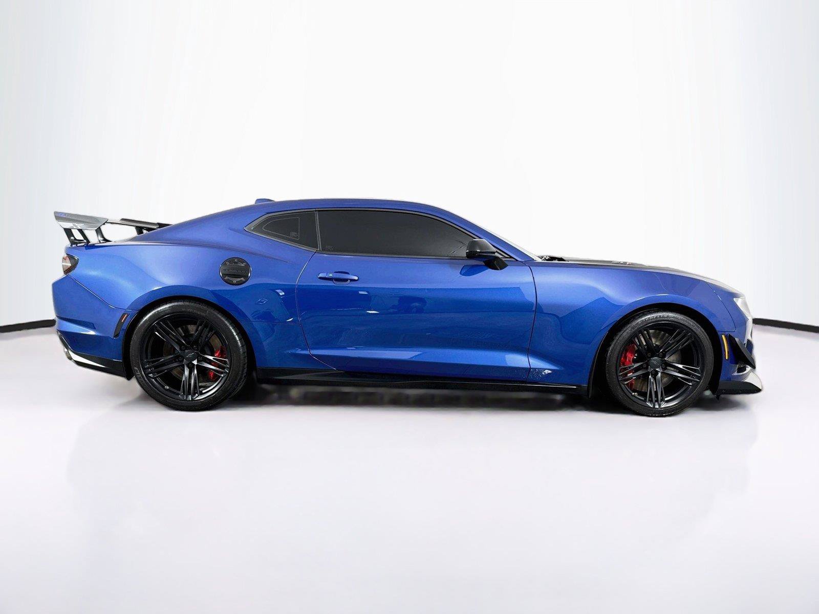 Used 2022 Chevrolet Camaro ZL1 RWD image 6