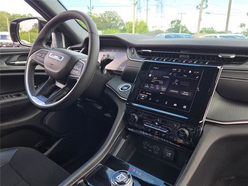 New 2025 Jeep Grand Cherokee Altitude image 8