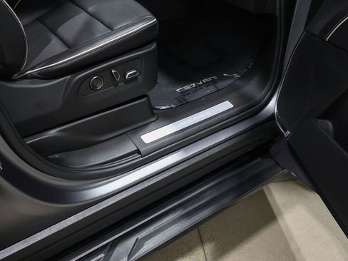 Used 2023 Cadillac Escalade Premium Luxury image 48