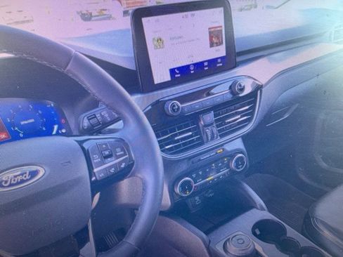 Used 2022 Ford Escape Titanium image 18