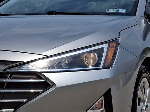 Used 2020 Hyundai Elantra SE FWD image 10