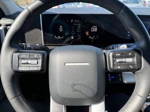 Used 2025 Hyundai Santa Fe SEL image 16