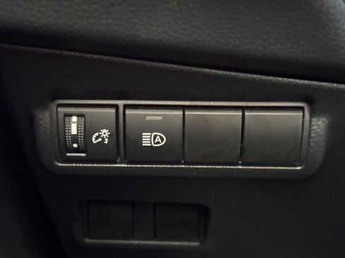 Certified 2025 Toyota Corolla Cross LE image 32