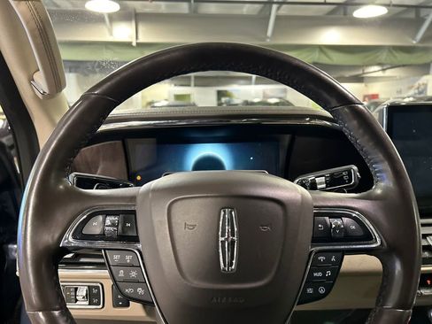 Certified 2023 Lincoln Navigator L Reserve AWD/4WD image 11