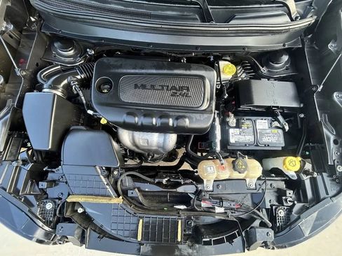 Used 2019 Jeep Cherokee Limited FWD image 29