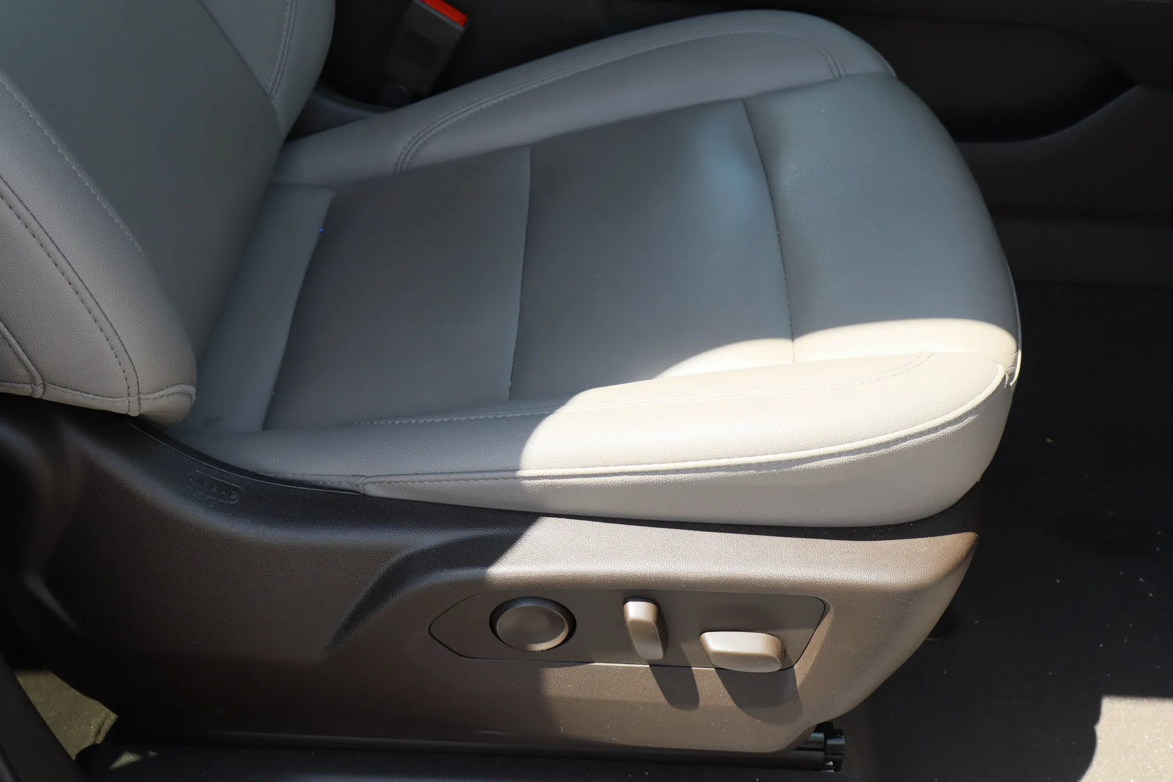 Used 2024 Chevrolet Tahoe LT RWD image 29