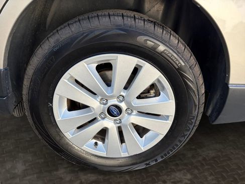 Used 2019 Subaru Outback 2.5i Premium image 32