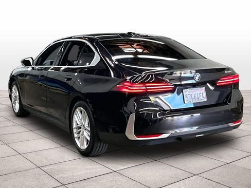 Used 2025 BMW 530i w/ Premium Package RWD image 15