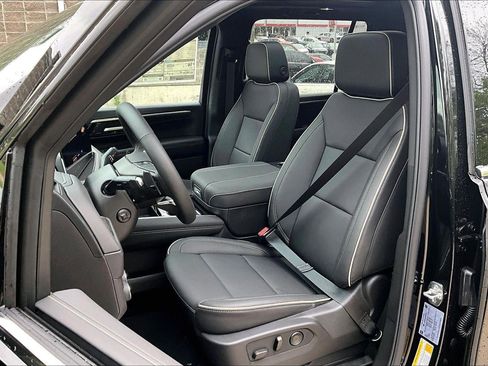 New 2026 Chevrolet Suburban Premier w/ Sun And Tow Package AWD/4WD image 8