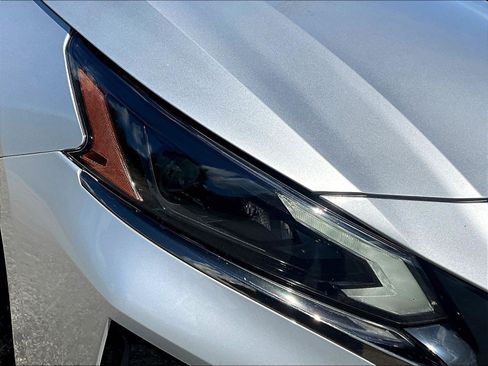 Used 2024 Nissan Altima 2.5 SR FWD image 32