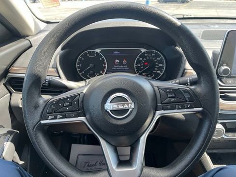 Used 2025 Nissan Altima 2.5 SV FWD image 22