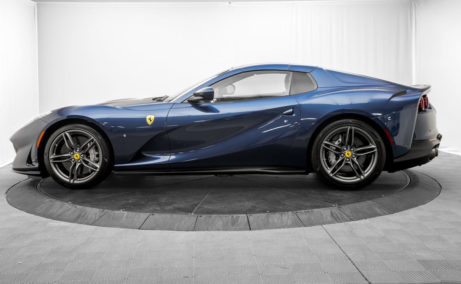 Used 2021 Ferrari 812 GTS RWD image 11