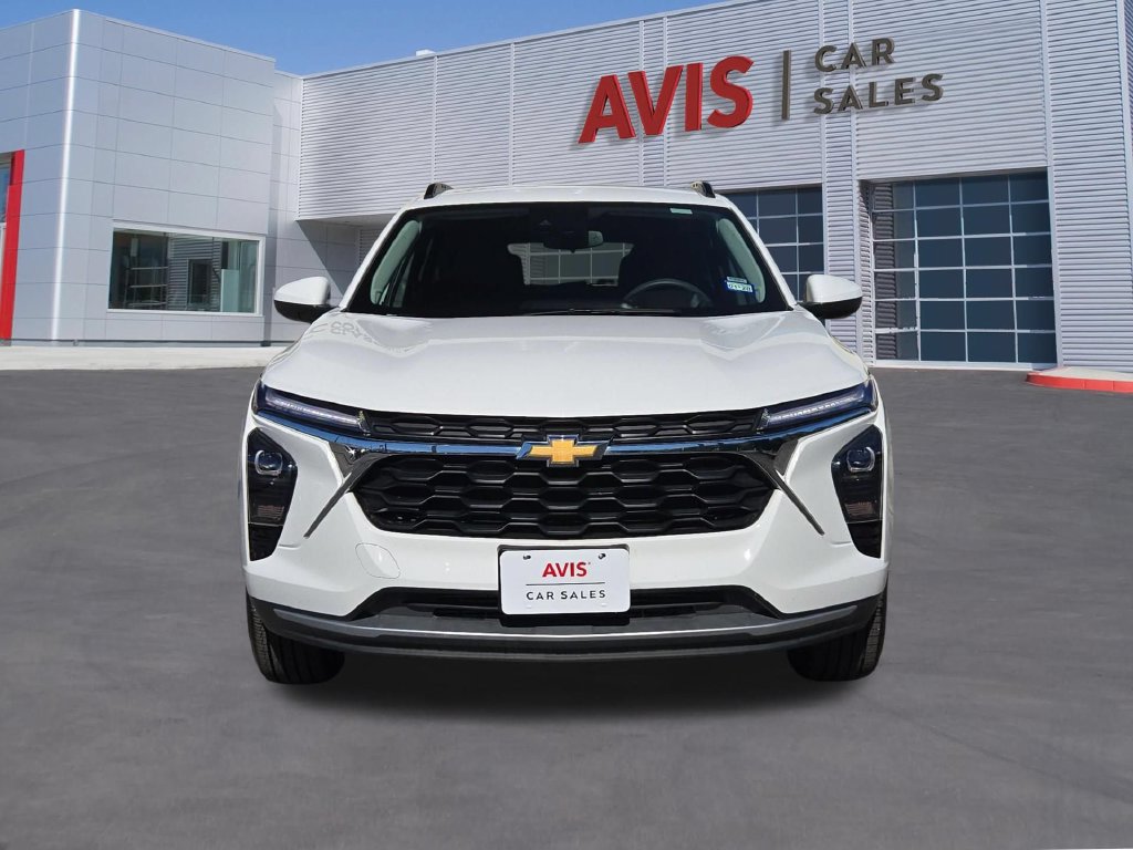 Used 2026 Chevrolet Trax LT FWD image 2