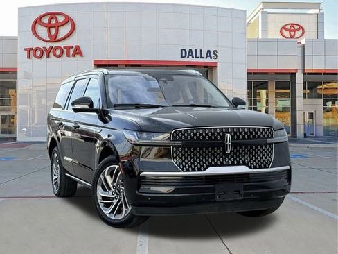 Used 2025 Lincoln Navigator Reserve image 1