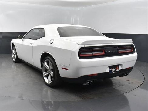 Used 2018 Dodge Challenger R/T image 3