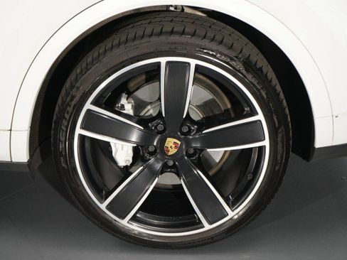 Used 2019 Porsche Cayenne Turbo AWD/4WD image 25