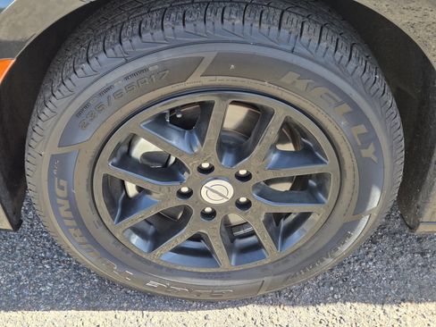 Used 2022 Chrysler Voyager LX image 7