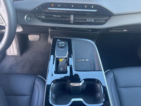 Used 2025 Buick Enclave Preferred image 13