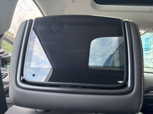 Used 2020 Chevrolet Traverse LT w/ LT Premium Package image 23