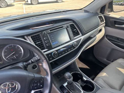 Used 2017 Toyota Highlander XLE FWD image 20