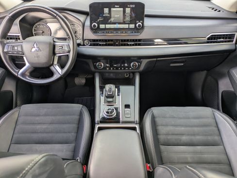 Used 2024 Mitsubishi Outlander SE image 16