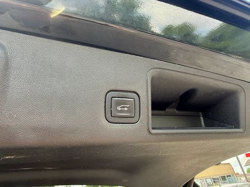Used 2018 GMC Terrain SLE w/ Driver Convenience Package AWD/4WD image 30