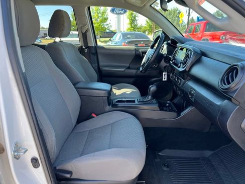 Used 2022 Toyota Tacoma SR AWD/4WD image 14