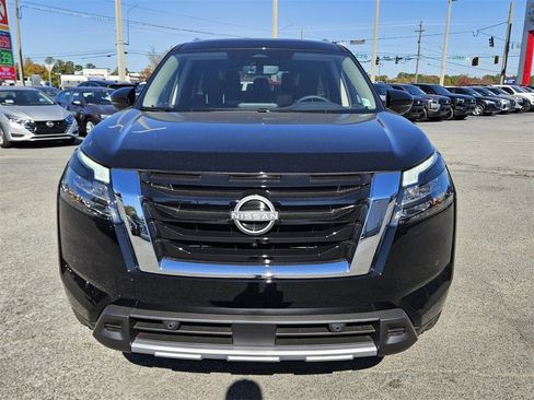 New 2025 Nissan Pathfinder SL w/ SL Premium Package image 18