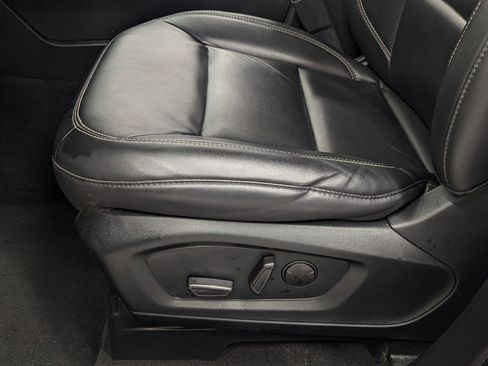 Certified 2022 Ford Explorer XLT w/ Equipment Group 202A image 11