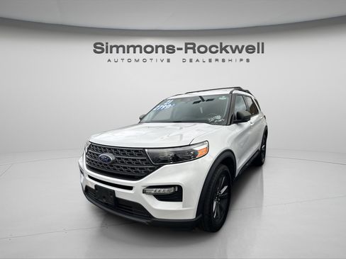 Used 2021 Ford Explorer XLT w/ Equipment Group 202A image 1