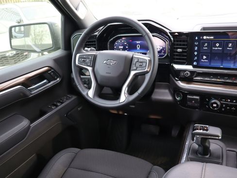 Used 2025 Chevrolet Silverado 1500 LT Trail Boss w/ Convenience Package II image 15