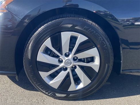 Used 2025 Nissan Altima 2.5 S image 12