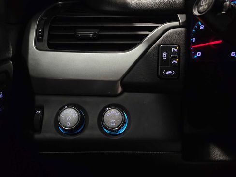 Used 2018 Chevrolet Suburban Premier image 30