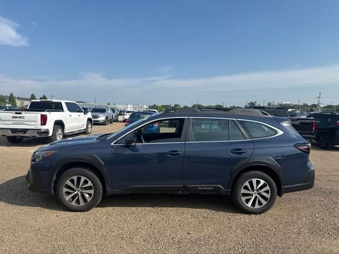 Used 2025 Subaru Outback AWD/4WD image 12